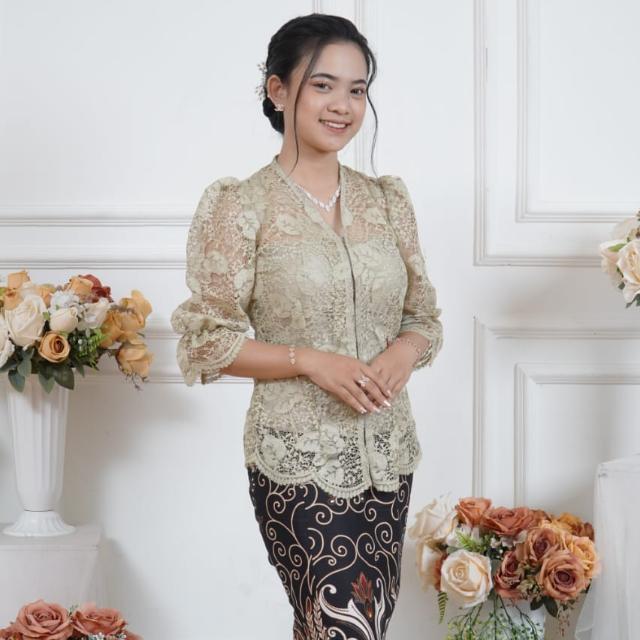 Stefani Andra Hayuning Putri Utami, S. Pd